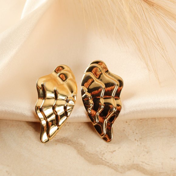 SOLD Vintage Gold Fan Stud Earrings - Picture 1 of 8